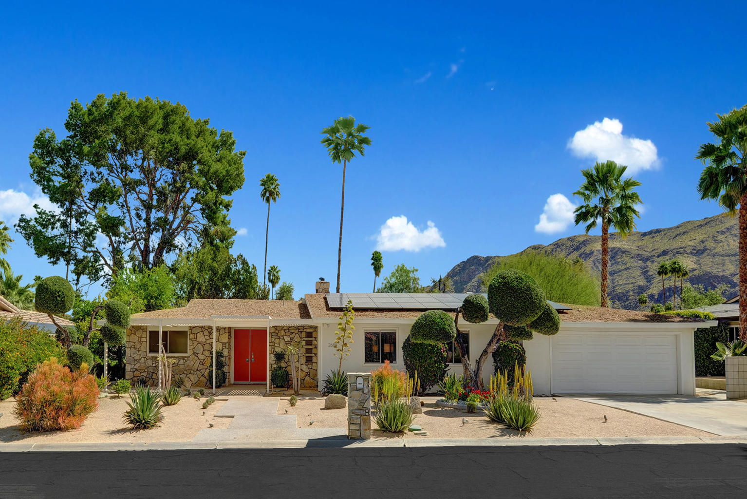 Walt Disney’s former Palm Springs home is on the market