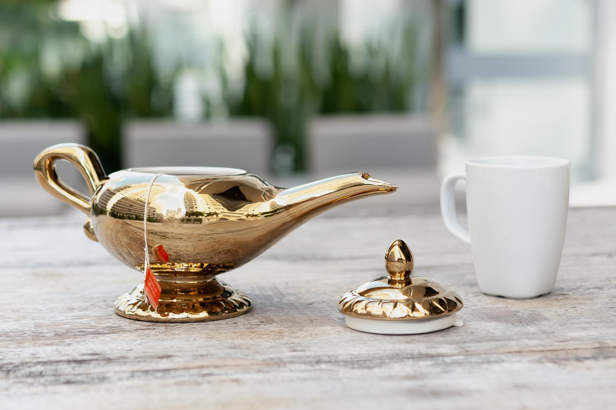 This Aladdin Lamp Teapot Is Shining Shimmering Splendid!
