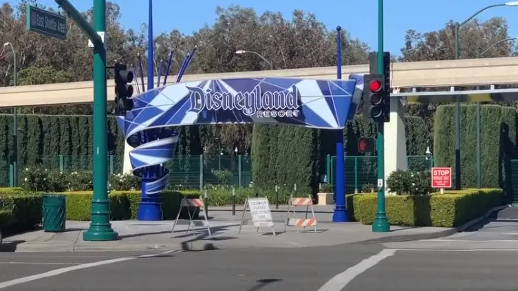 Walking Tour Around a Closed Disneyland Resort