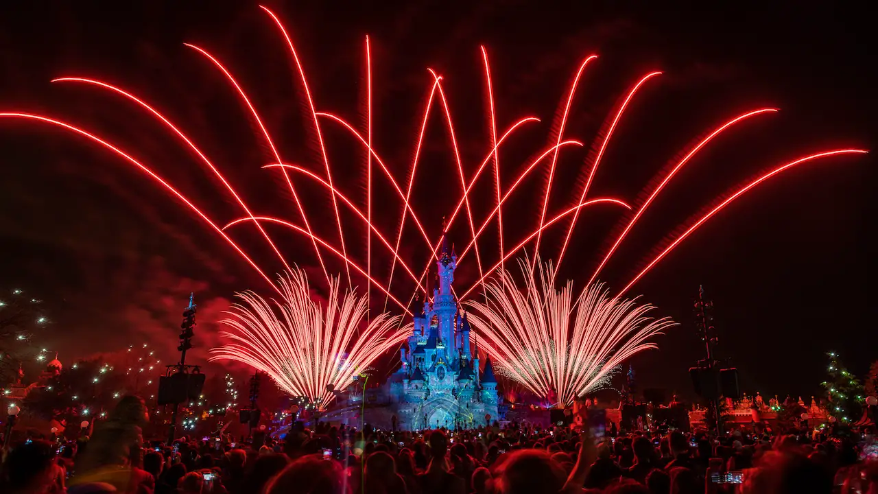 See a special presentation of Disney Illuminations show from Disneyland Paris TONIGHT!