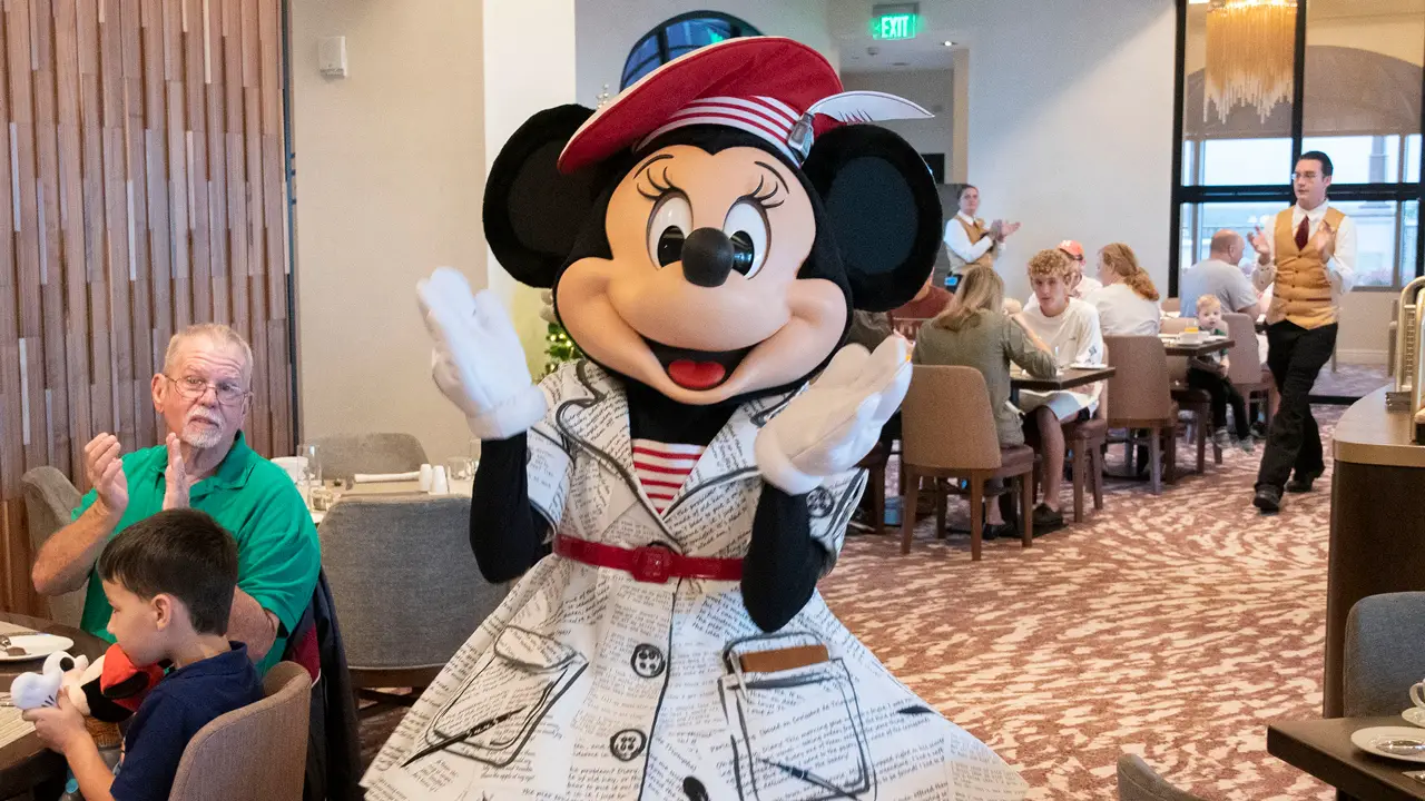 Minnie Mouse Shares One of Her Favorite Poems about Polka Dots