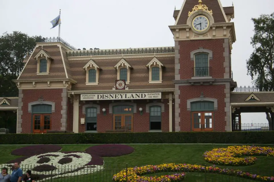 Disneyland no Longer Accepting Reservations Before July 1st