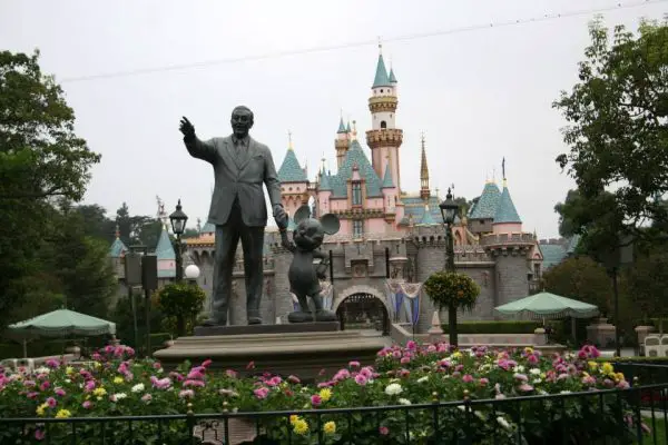 Disneyland no Longer Accepting Reservations Before July 1st