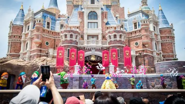 Shanghai Disneyland Stage Shows Resume Operations