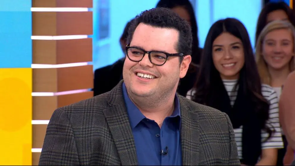 Josh Gad and GMA Surprise COVID-19 Heath Care Worker and Her Daughter