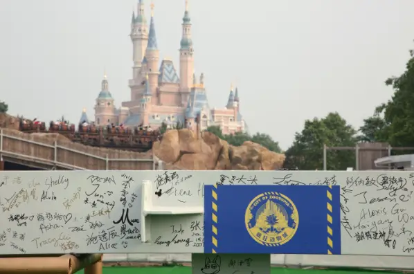 First Steel Column Installed at Shanghai Disneyland’s Zootopia Land