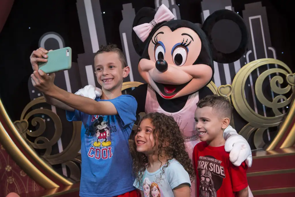 Disney World Photopass Photographers no Longer Using Guests Phones/Cameras