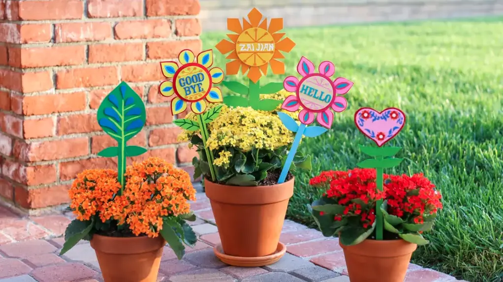 DIY It’s A Small World Flower Pot Stakes!