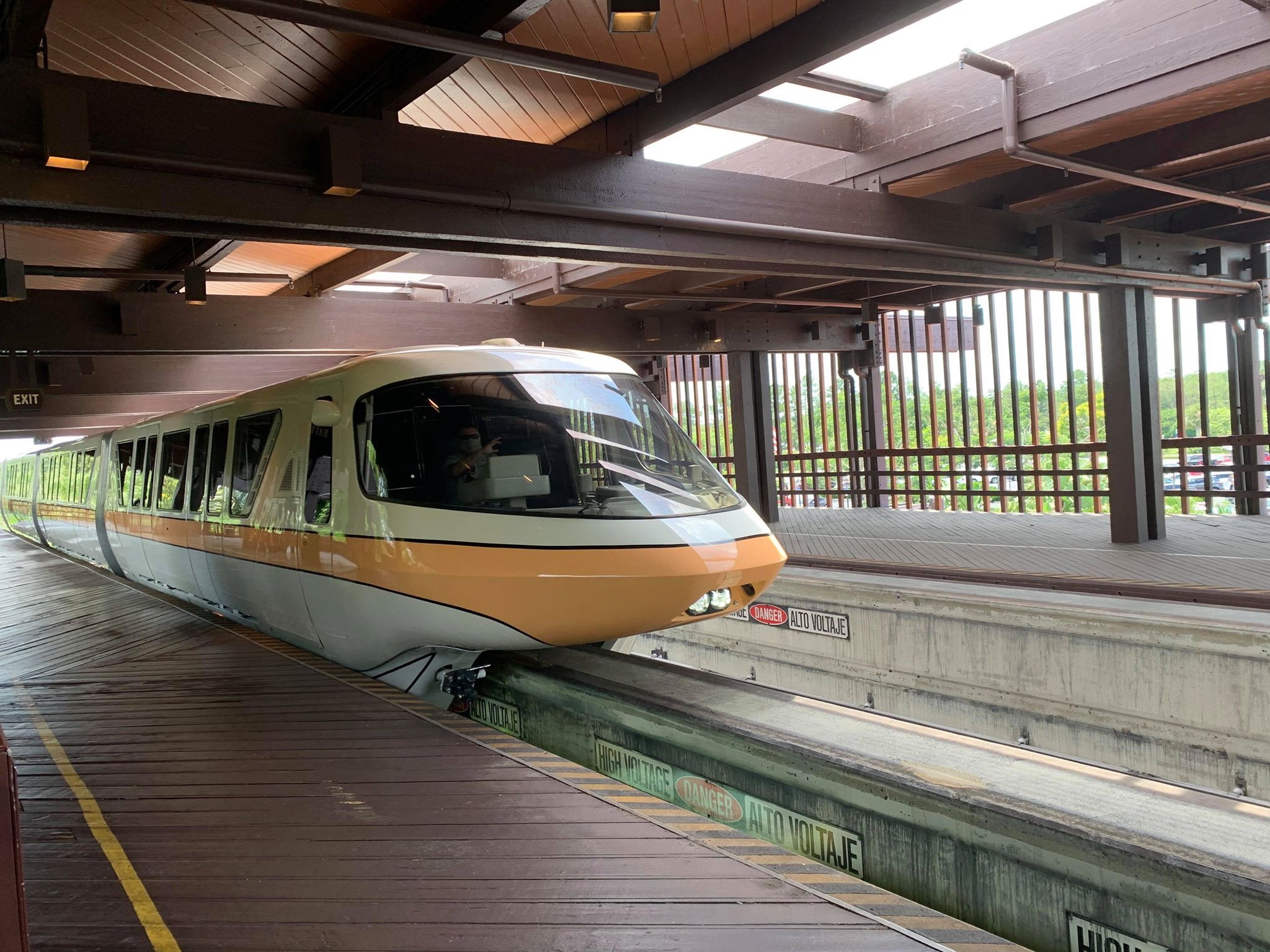 New Monorail Peach Debuts At Walt Disney World!