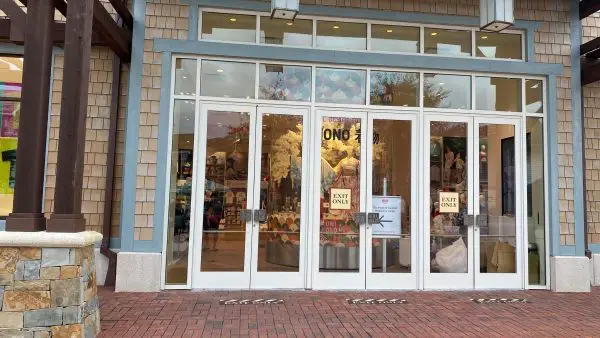 Uniqlo Reopens in Disney Springs