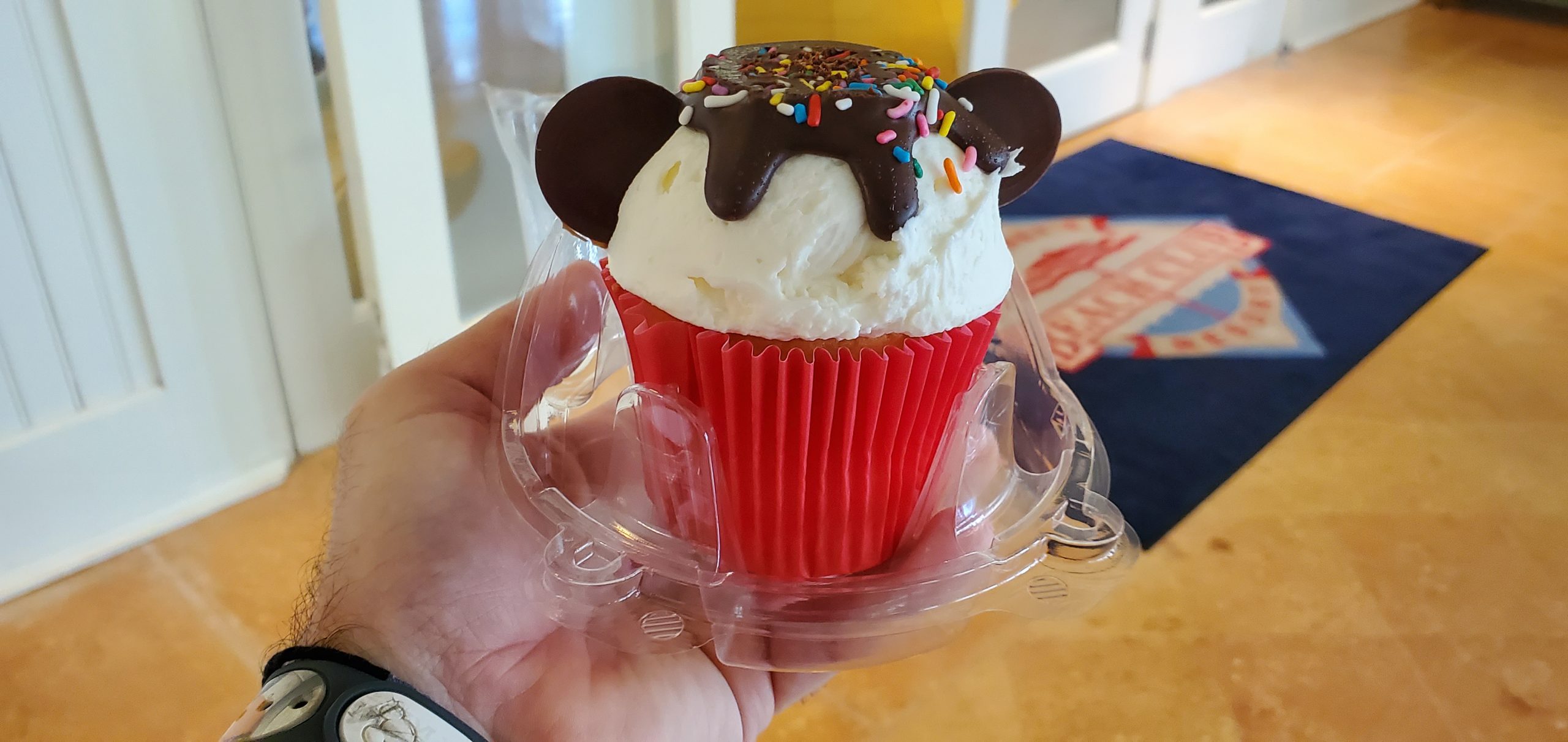 Mickey Sundae Cupcake Available At Walt Disney World!
