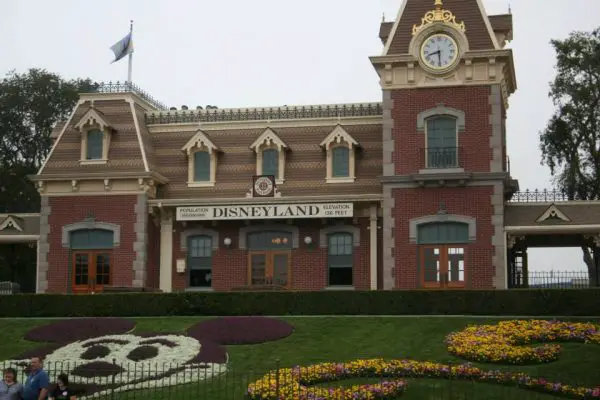 Disneyland Canceling Reservations Through October 3