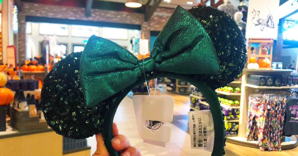 Gorgeous Emerald Green Minnie Ears Have Sparkled Into Disney Parks
