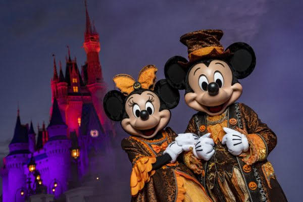 Disney World Keeps Select Theme Parks Open Later On Halloween!