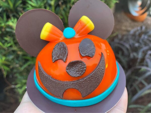 This adorable Minnie Dome Cake is practically perfect for fall