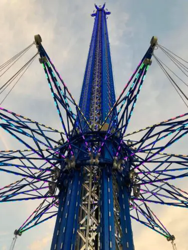Worker falls to his death on Starflyer attraction in Orlando