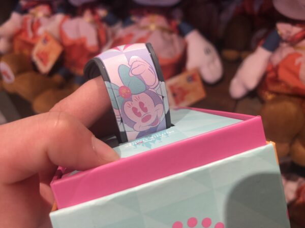 Super Cute Minnie Mouse: The Main Attraction MagicBands Now Available at the Magic Kingdom