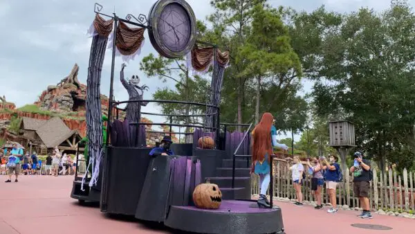 Disney Characters Come Out To Play In The Magic Kingdom For Fall!