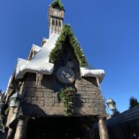 Christmas has come to Hogsmeade in Universal Orlando