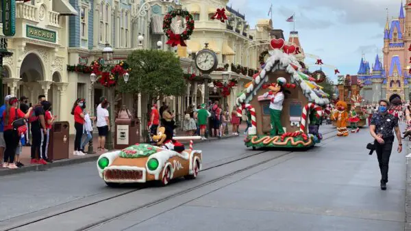 Goofy & Friends Holiday Cavalcade spreading Christmas Cheer in the Magic Kingdom