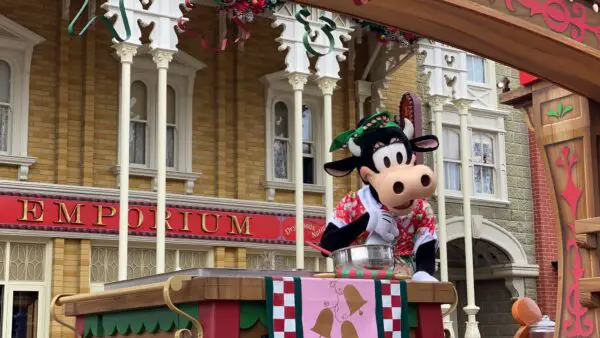 Goofy & Friends Holiday Cavalcade spreading Christmas Cheer in the Magic Kingdom