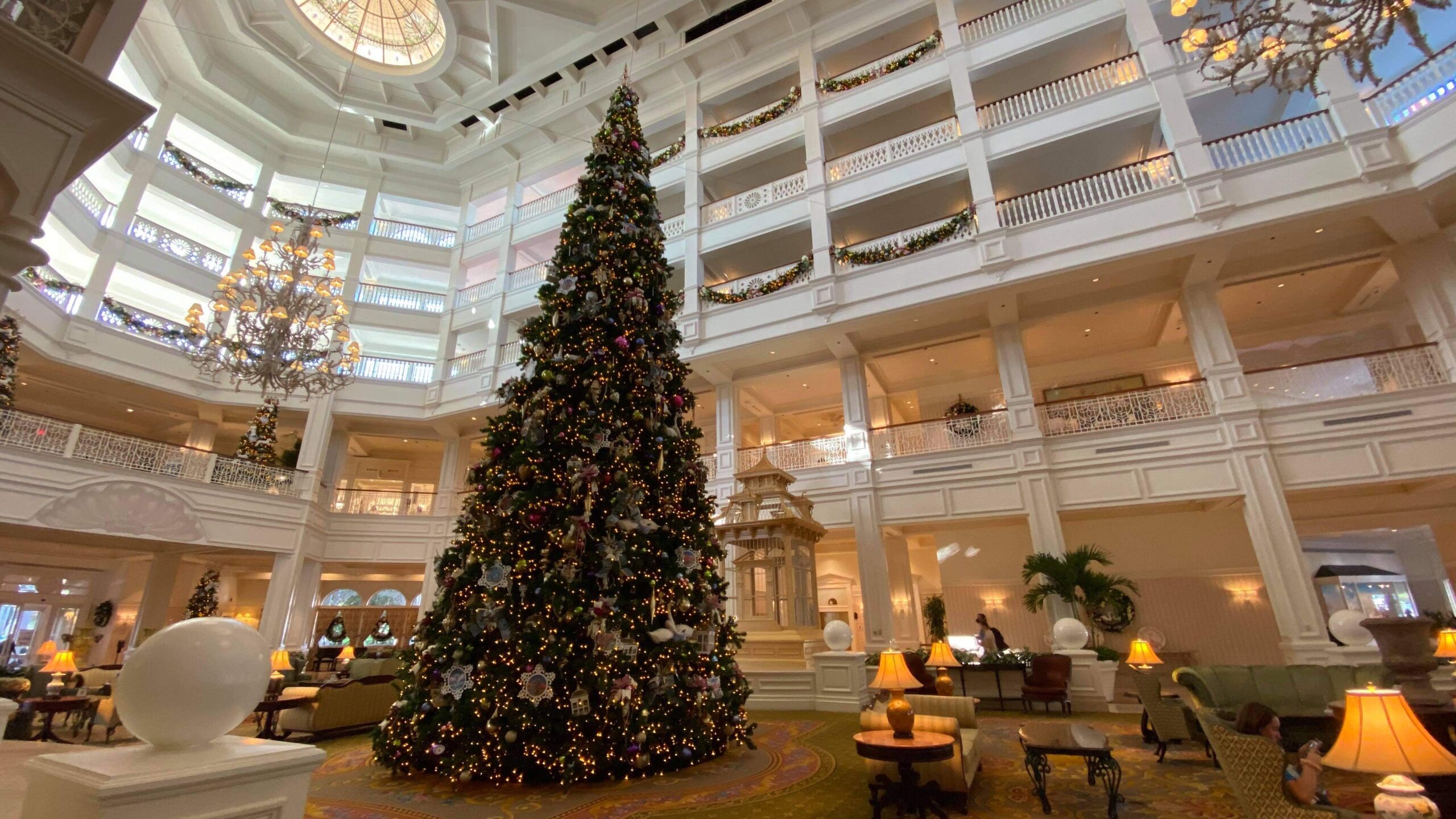 Grand Floridian Christmas Tree Comes Home for the Holidays Chip and