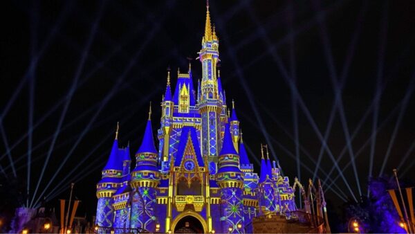 Watch as Cinderella Castle Transforms for the Holiday Season