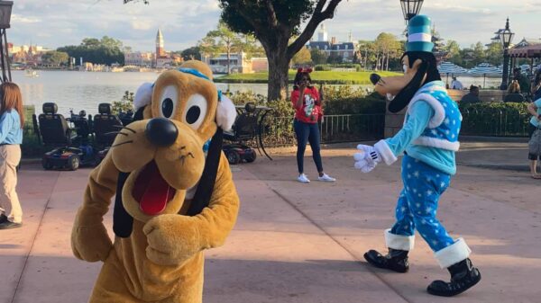 Mickey & Friends Cavalcade Gets a Holiday Makeover