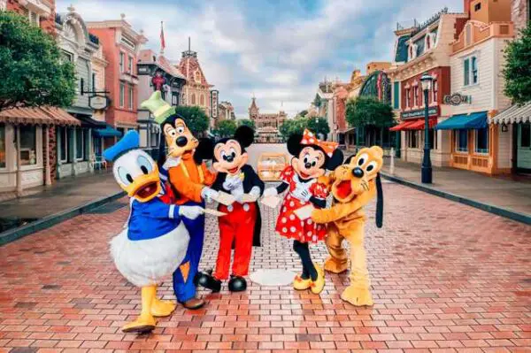 Hong Kong Disneyland celebrates 15th Anniversary on November 21st