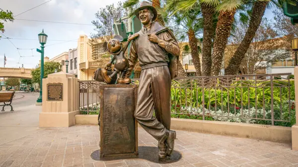 Two Disney statues in the Disneyland Resort have been restored to their former glory!