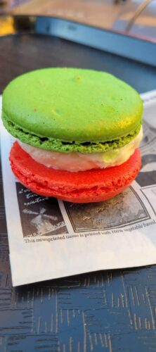 This Holiday Macaron from L’Artisan Des Glaces is a Noël Treat