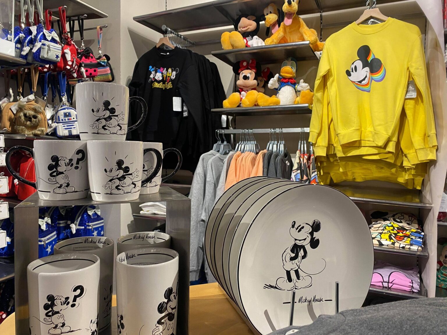 Gorgeous New Mickey Dishes Now Available From The Disney Store | Chip ...