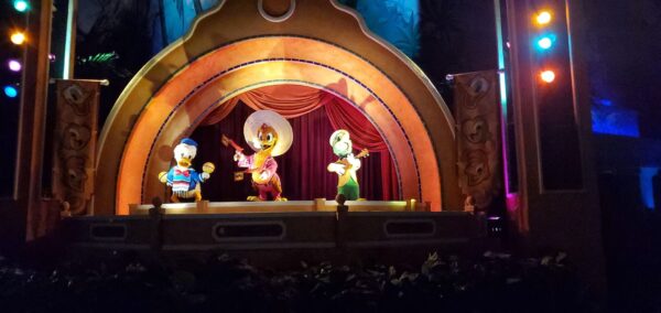 donald duck replaced by a plant gran fiesta tour
