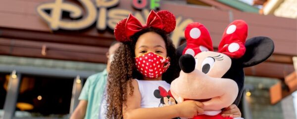 Disneyland Annual Passholders take advantage of 30% off merch discount before AP is gone