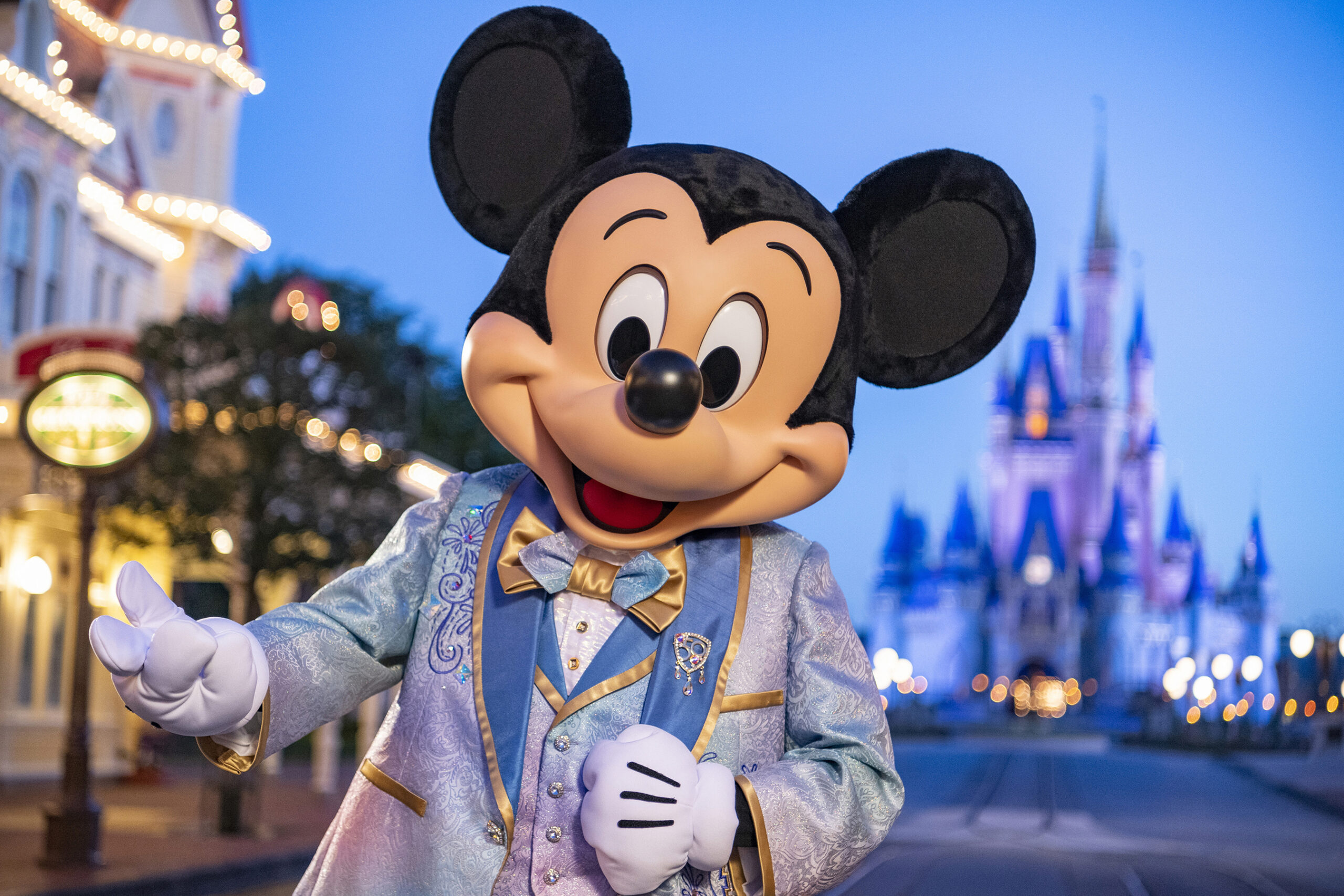 A closer look at Mickey & Minnie's 50th Anniversary outfits