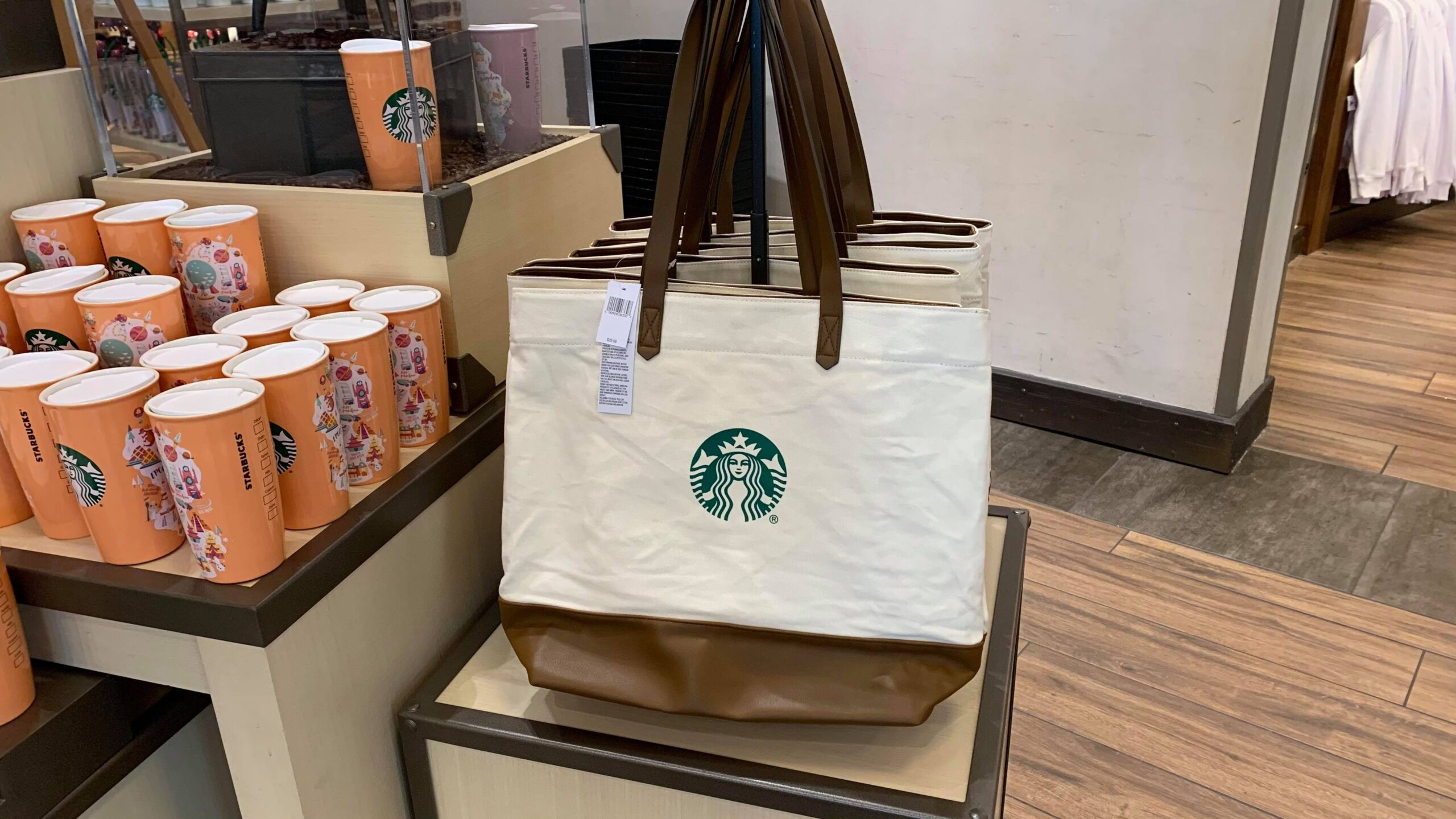 Disney World & Starbucks team up for this super cute tote bag