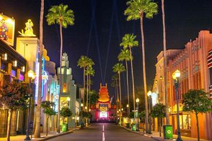 Iconic Chinese Theatre lighting returns to Hollywood Studios!