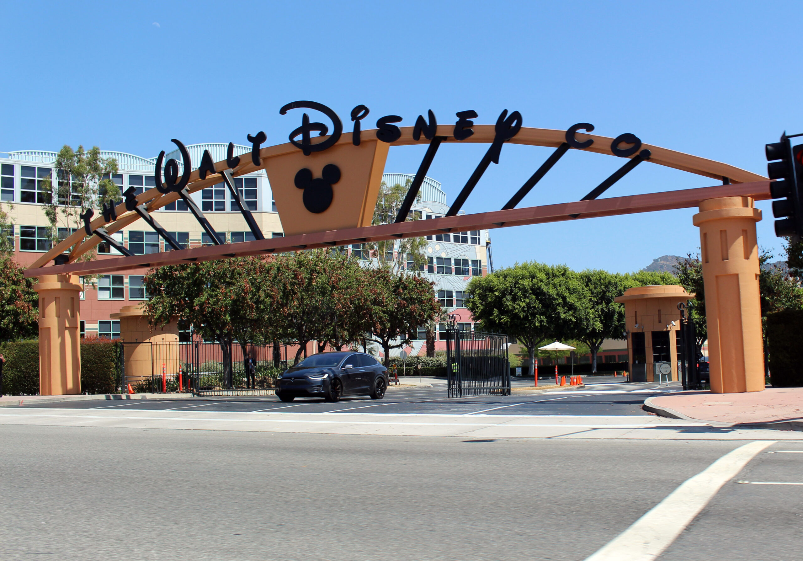 Disney Employees can begin to return to offices this summer