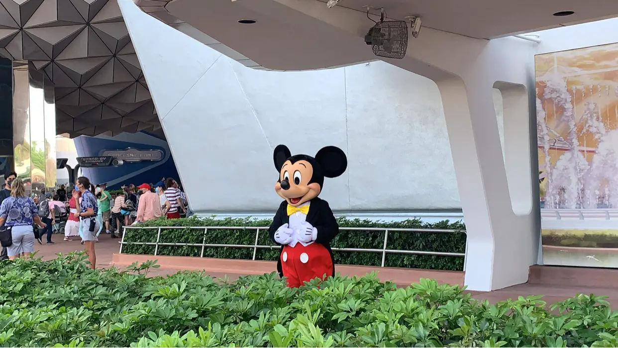 Socially Distanced Character Meet & Greets in Epcot