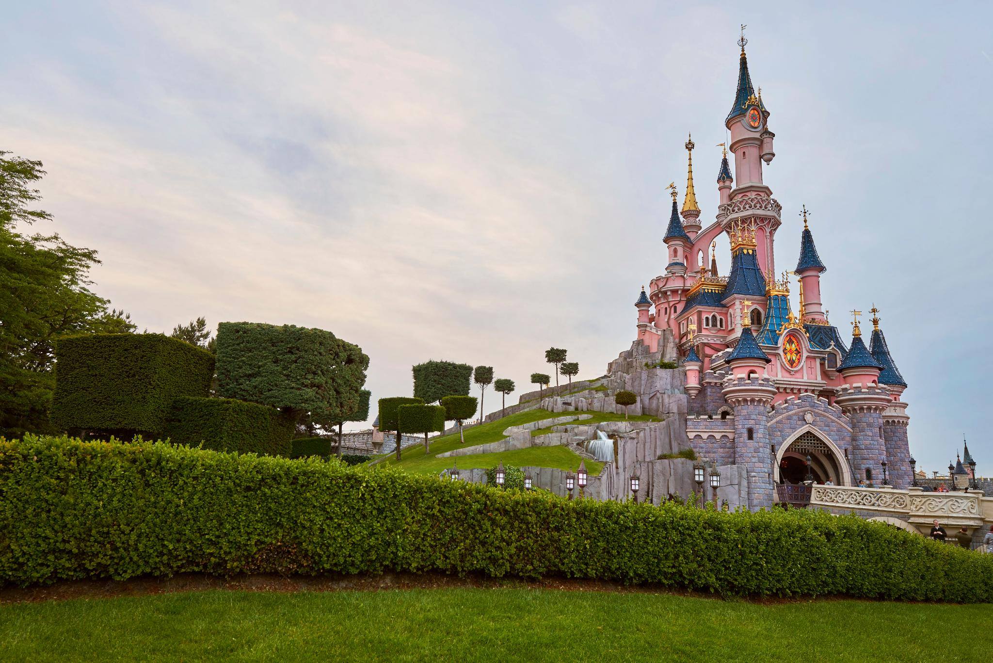 Disneyland Paris to Remain Closed until Further Notice