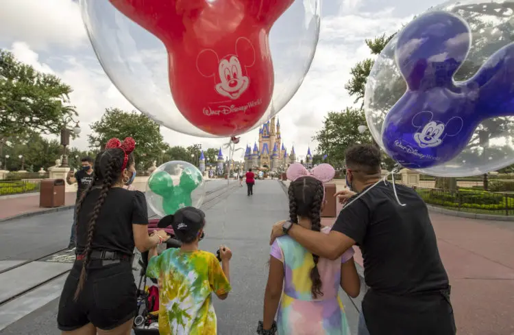 Beginning April 8th Disney World Guests may remove facemasks while taking an outdoor photo