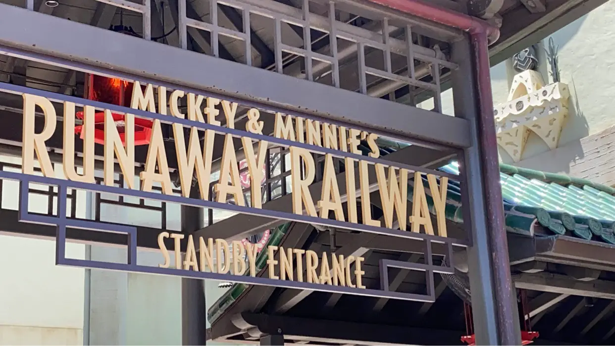 New signage installed for Mickey & Minnie Runaway Railway