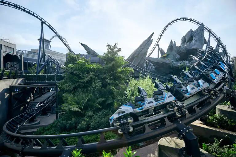 First Look At The Velociraptor Pack In The Epic New Jurassic World 