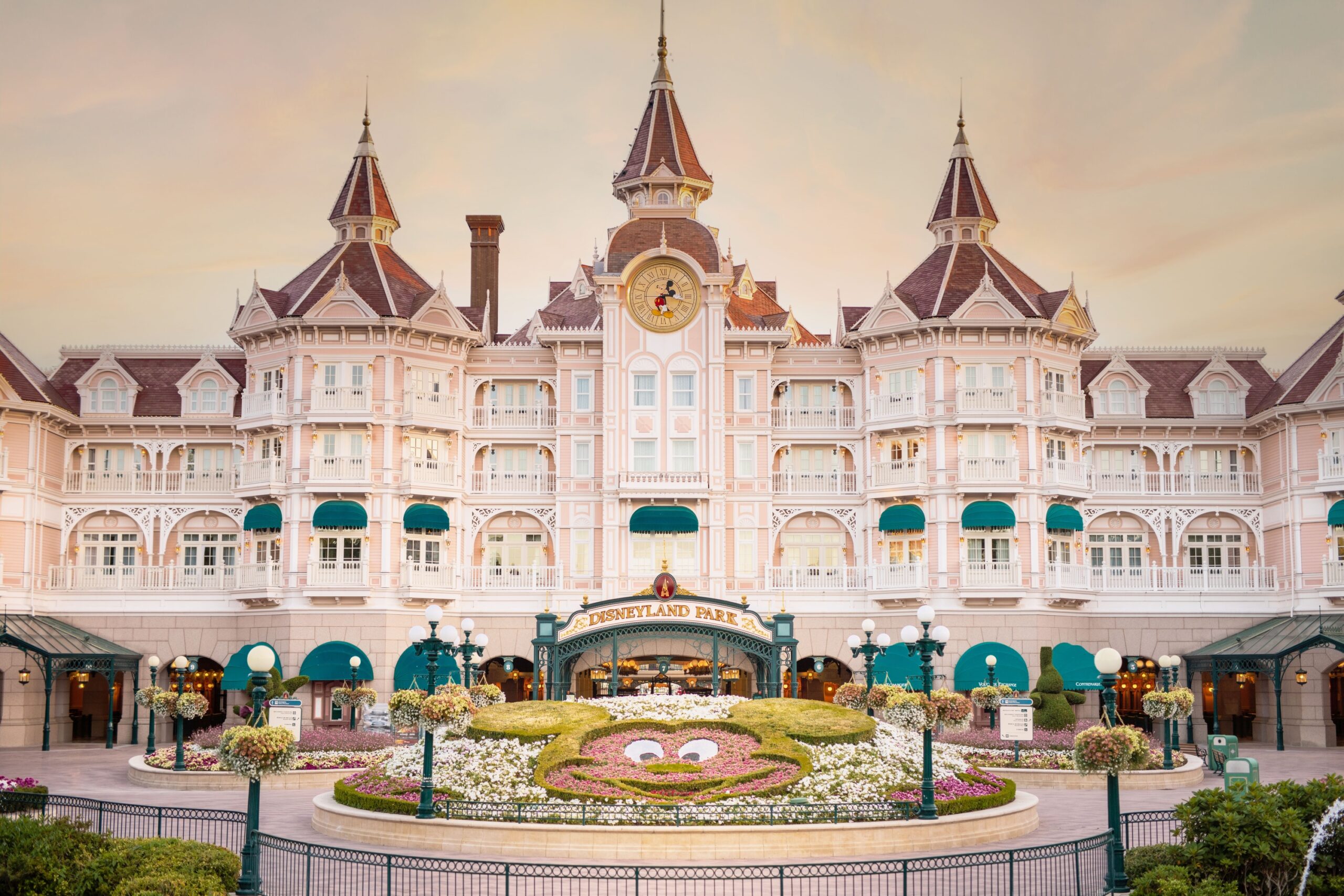 Disneyland Paris announces a regal transformation of the iconic Disneyland Hotel