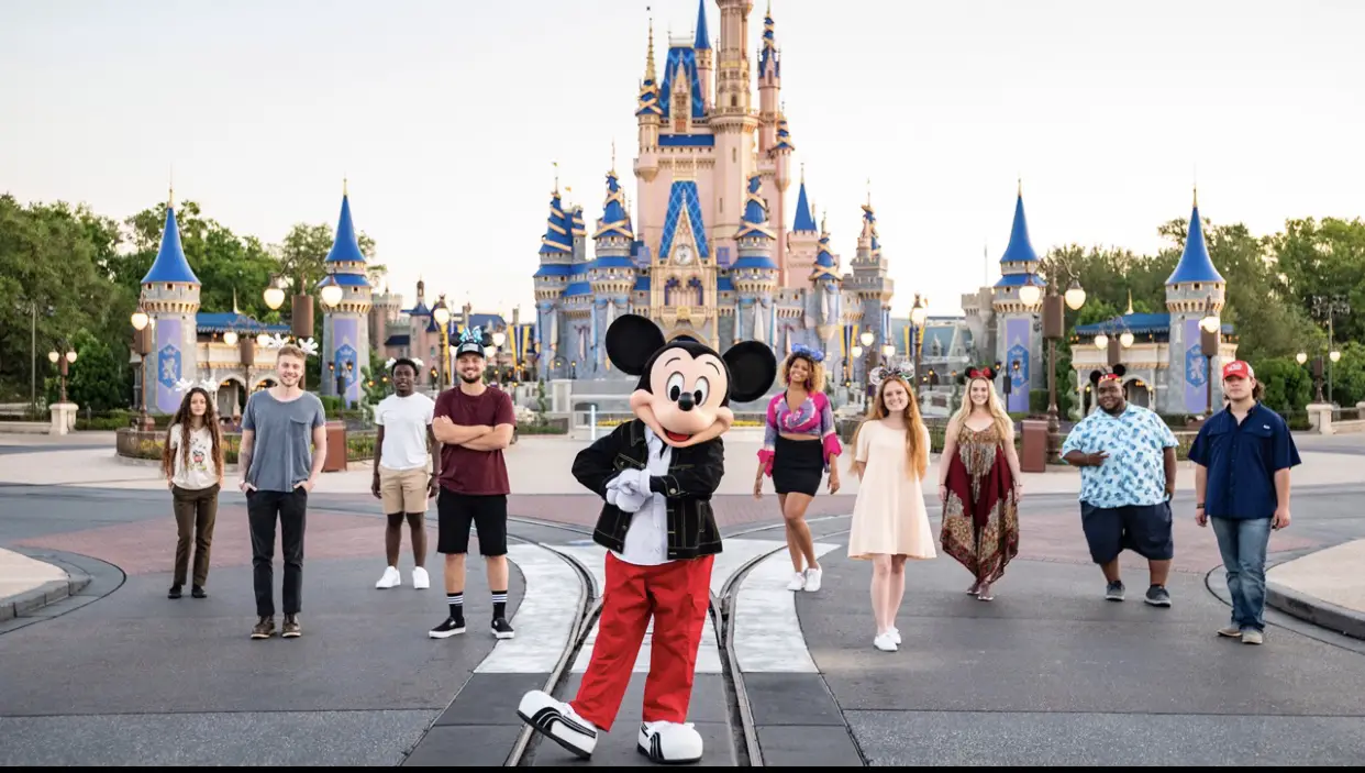 John Stamos & American Idol Contestants visit Disney World