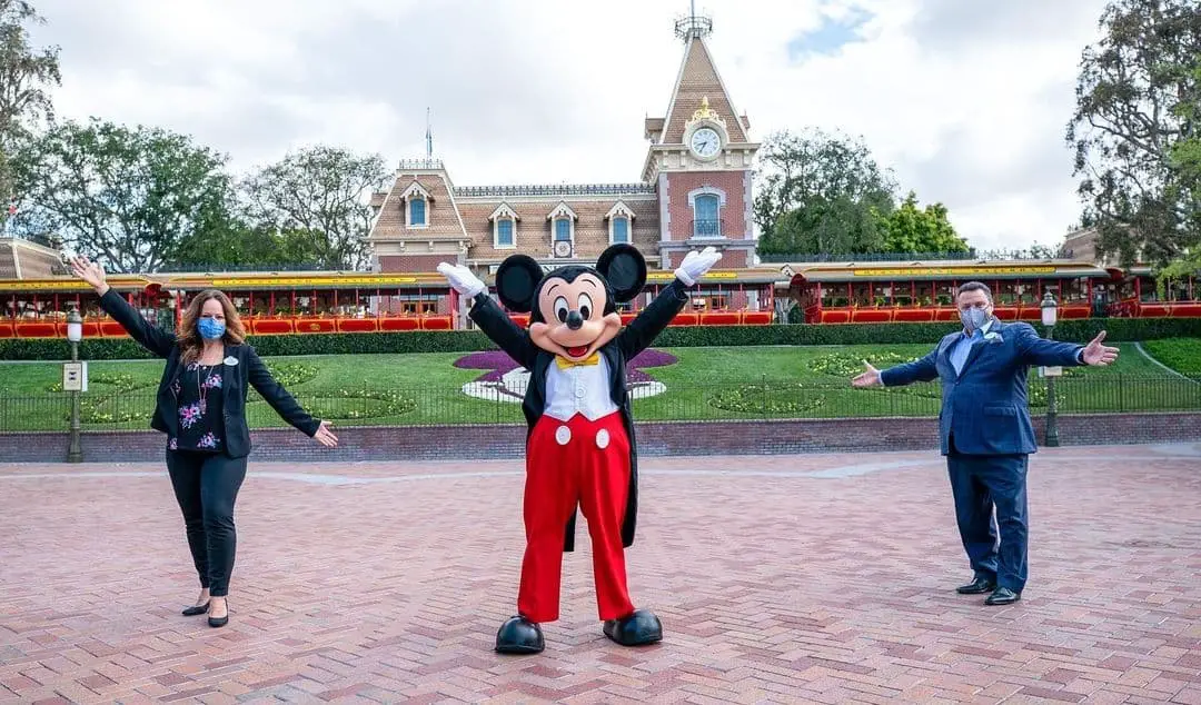 Mickey Mouse opens the gates and welcome guests back to Disneyland