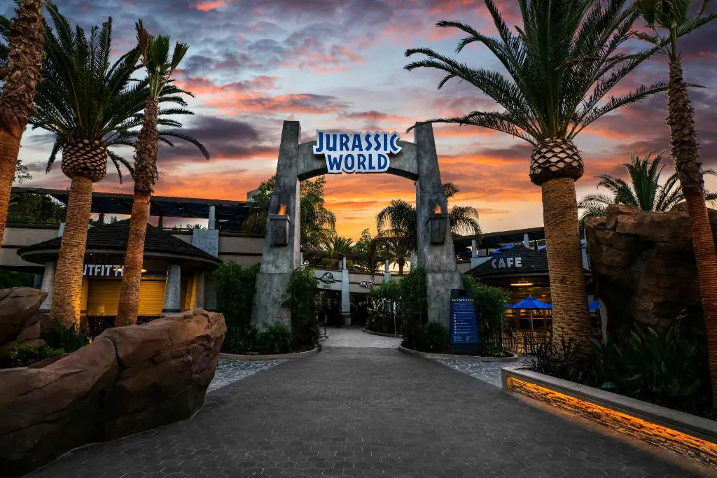 Universal Studios Hollywood will allow out of state guests who are vaccinated