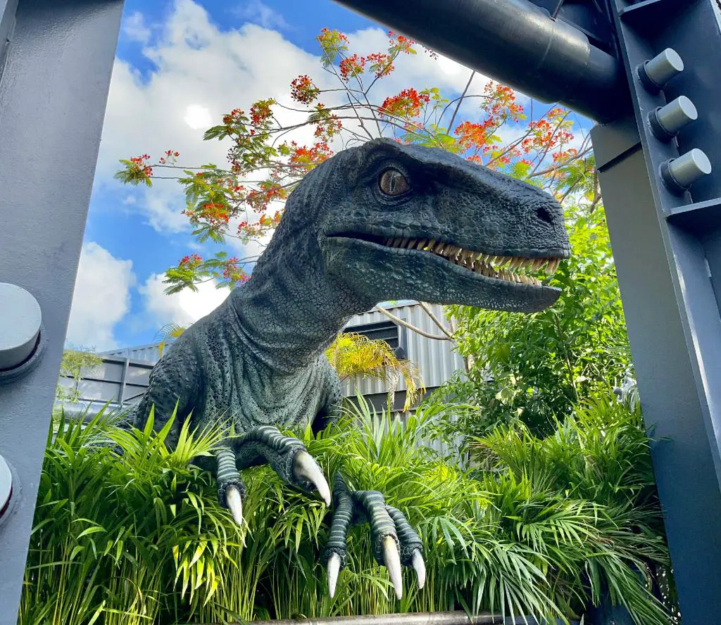 Universal Orlando Debuts Bravo, Their New Raptor