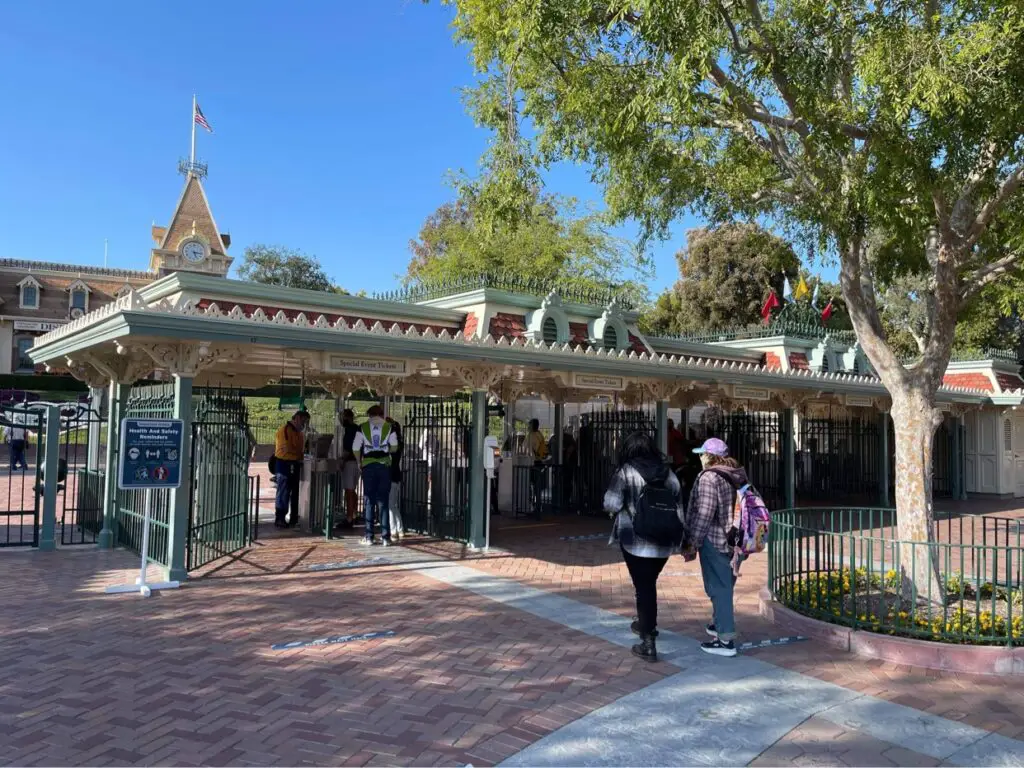 Disneyland able to increase capacity from 25 to 35%