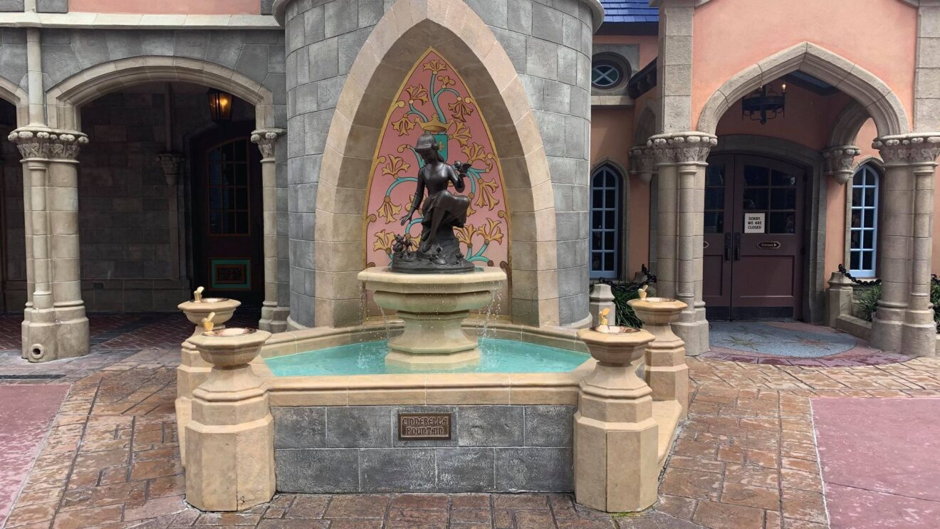 Water fountains are back in operation at Walt Disney World! Chip and